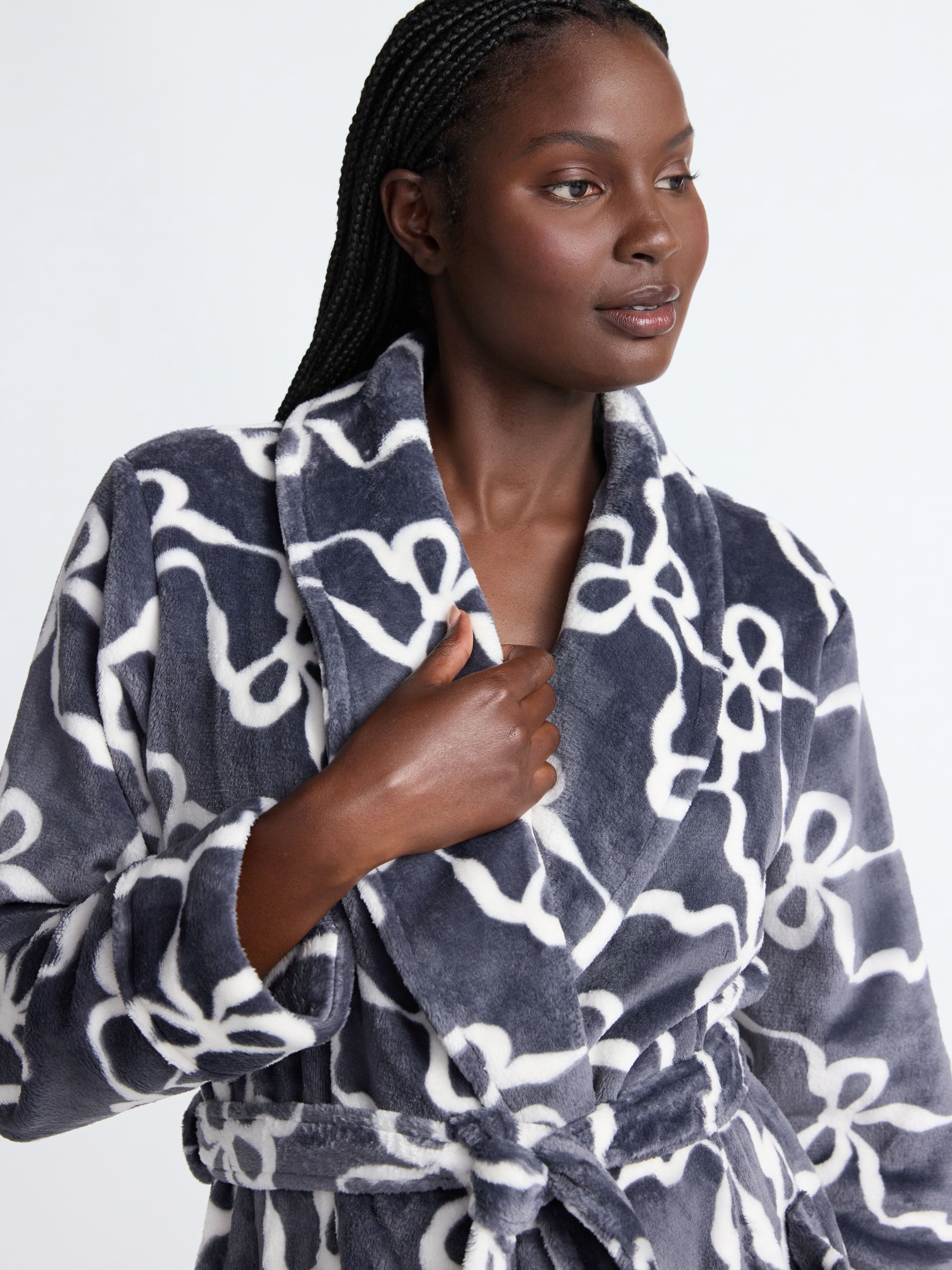 Joyspun Women's Plush Robe, Sizes S-3X