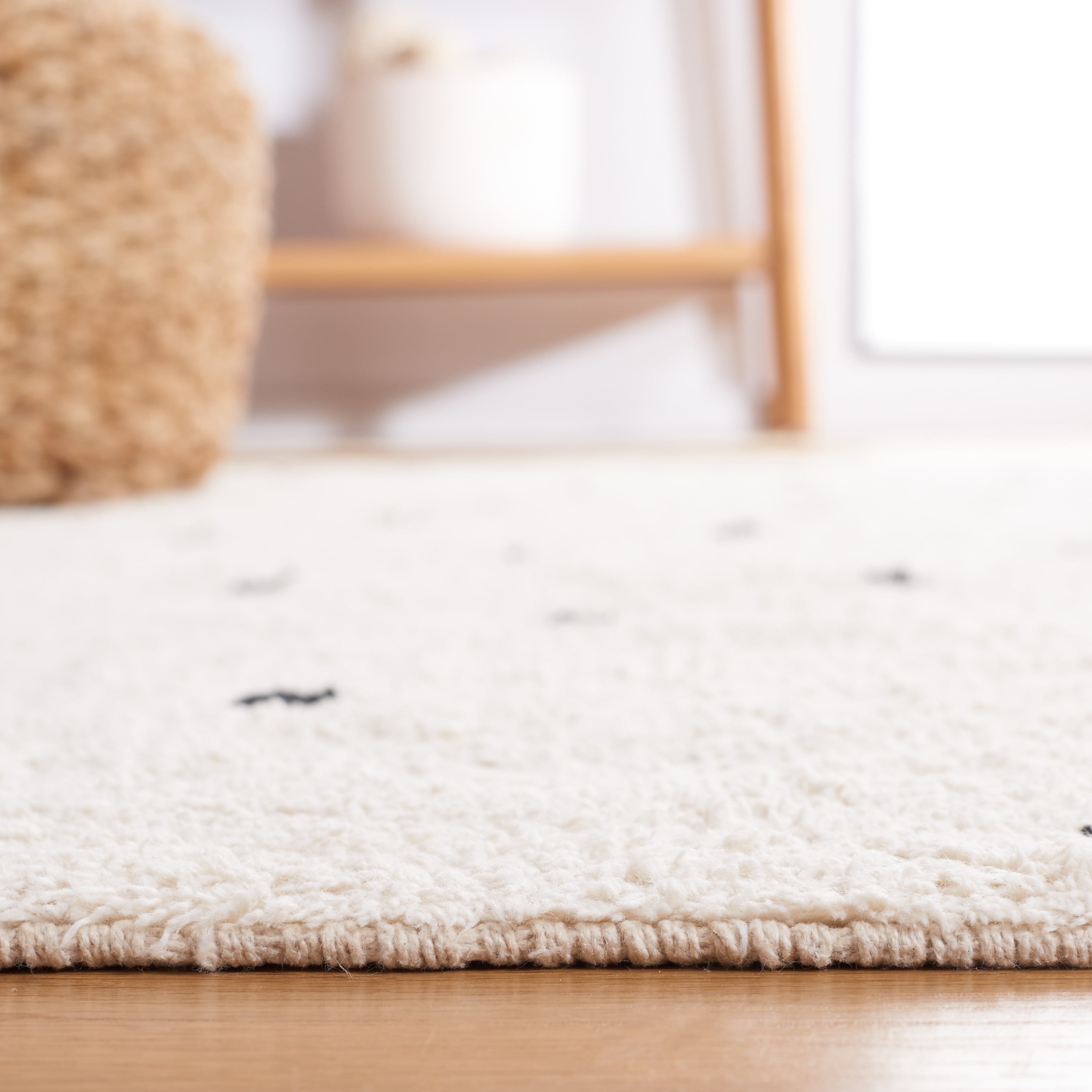 SAFAVIEH Easy Care Leptis Polka Dot Cotton Machine Washable Area Rug, Ivory/Black, 8' x 8' Round