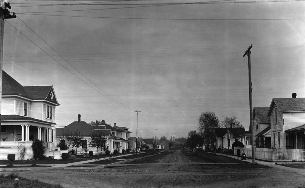Lebanon, Oregon Residence Street View Photograph (9x12 Wall Art Print