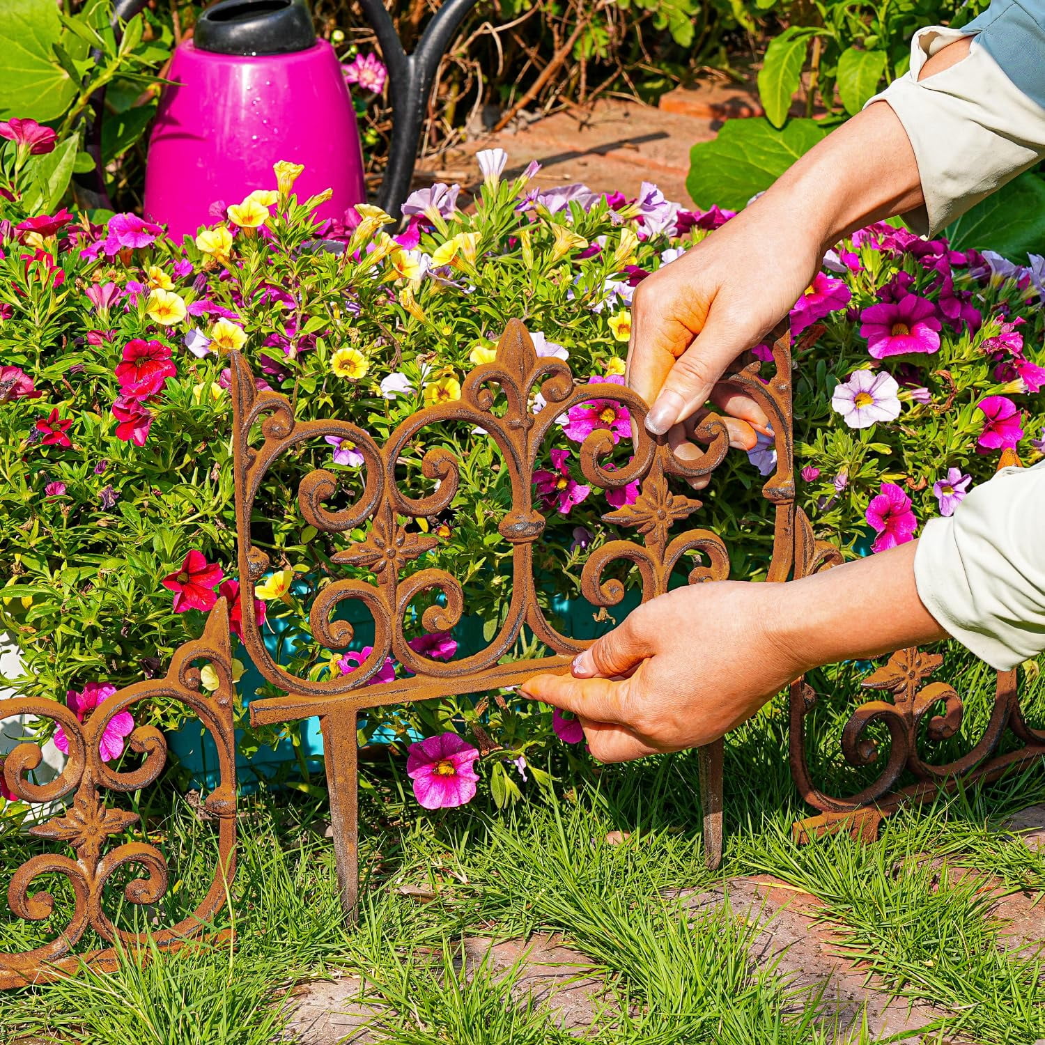 Sungmor 10.6" x 10" Cast Iron Garden Border Edging, Rust, Landscape Decor, 4 Count