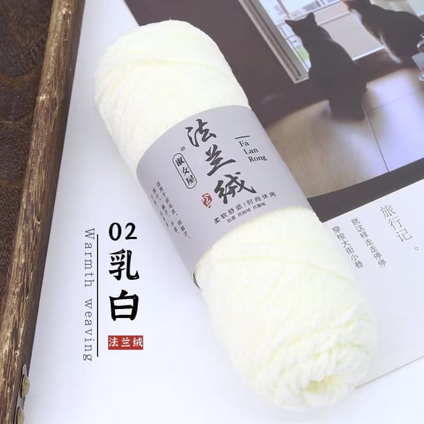 Xiao Hua Hilo de terciopelo de 75 g para tejer a ganchillo, manta gruesa de felpa Premier, hilo de chenilla esponjoso para tejer a ganchillo, suave, grueso y brillante, color blanco leche.