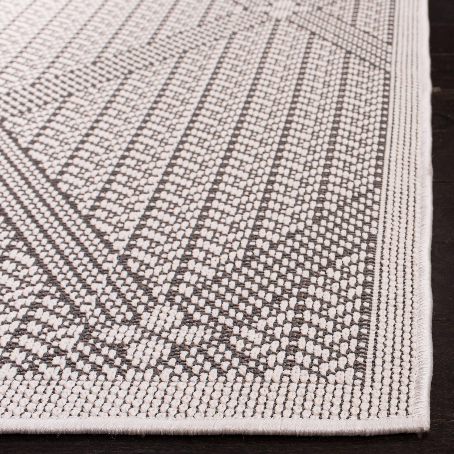 SAFAVIEH Bermuda Julijana Geometric Diamonds Outdoor Area Rug
