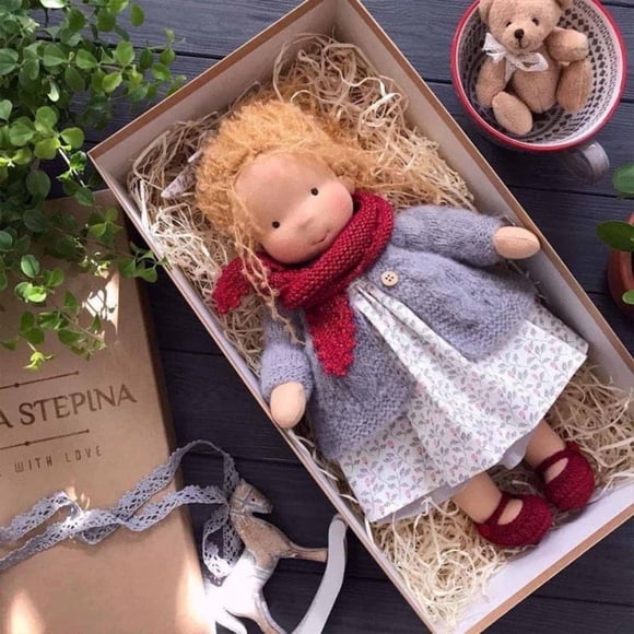 LNGOOR Poupées Waldorf de 12” Poupée de Chiffon Faite à la Main - Poupée en Peluche Personnalisée de Collection pour Enfants Cadeau d'Anniversaire Poupée Vintage au Crochet Jouets avec Belle Boîte Cadeau