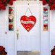 thumbnail image 5 of Xihbxyly Letrero de San Valentín, Encantador Corazón de Madera, Alegre Adorno Colgante Rojo, Mdf Resistente, para Uso En Interiores y Exteriores, Regalo Romántico, Fácil de Colgar., 5 of 7