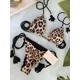 thumbnail image 3 of Conjunto de bikini con estampado de leopardo para mujer, traje de baño de 2 piezas con volantes, sin tirantes, con realce, estilo Bandeau, 3 of 5