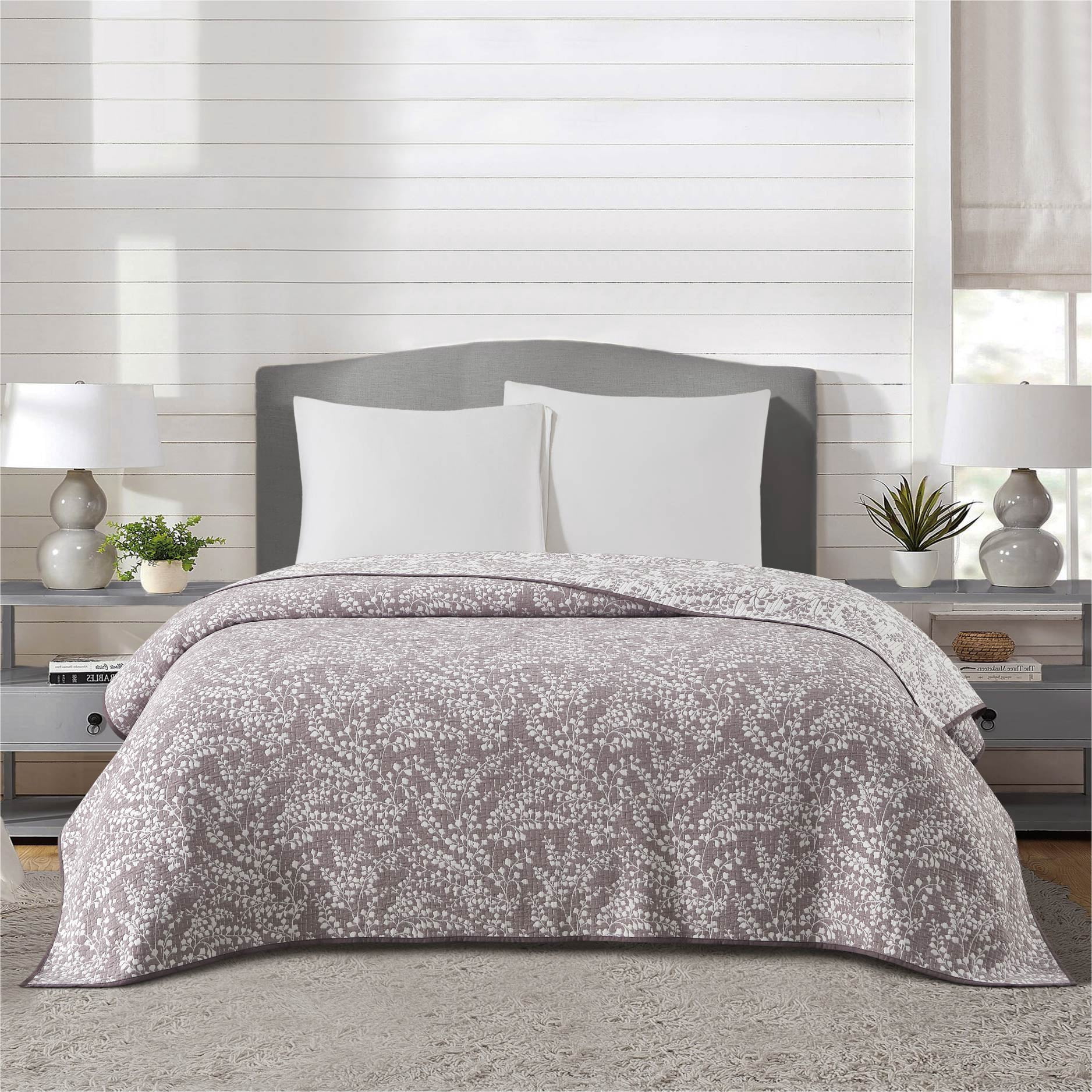 Mainstays Botanical Floral Stitched Quilt, Full/Queen, Light Purple, Reversible Lightweight Bedding