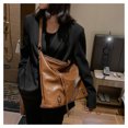 thumbnail image 3 of JM Bolso de mujer europeo y americano con remaches de flecos, bolso de motocicleta de gran capacidad, bolso cruzado de un hombro a la moda con cera de aceite, marrón para mujer JM, 3 of 5