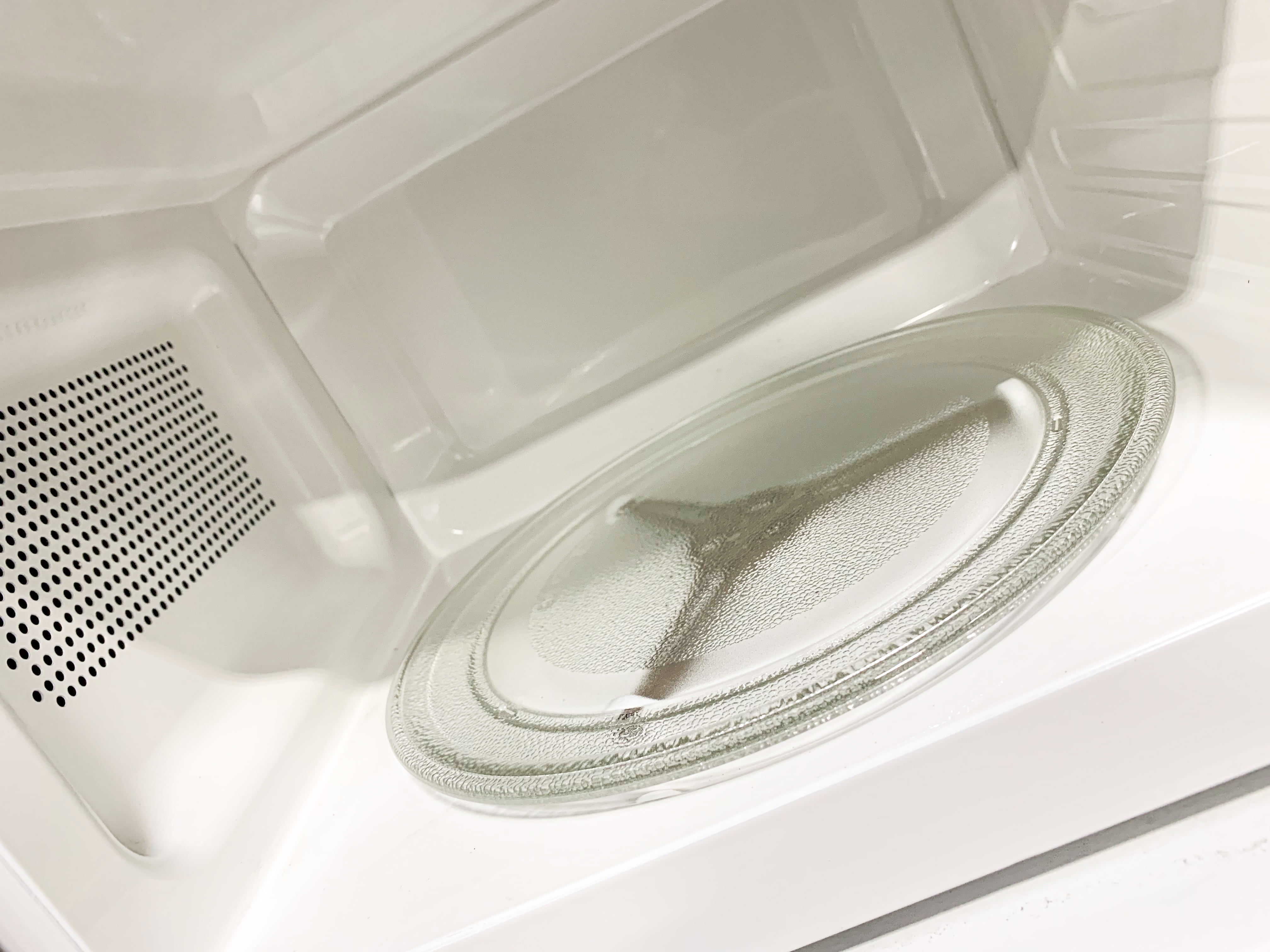 Danby DBMW1120BBB 1.1 Cu ft Countertop Microwave 1000 Watts 10 Power Levels