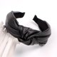 thumbnail image 4 of Diadema de ala ancha anudada de cuero PU simple en el medio MFZFUKR CPB-US-XD2087-5, 4 of 5