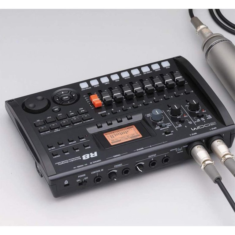 Zoom R8 Multitrack SD Recorder, Controller & Interface Bundle with