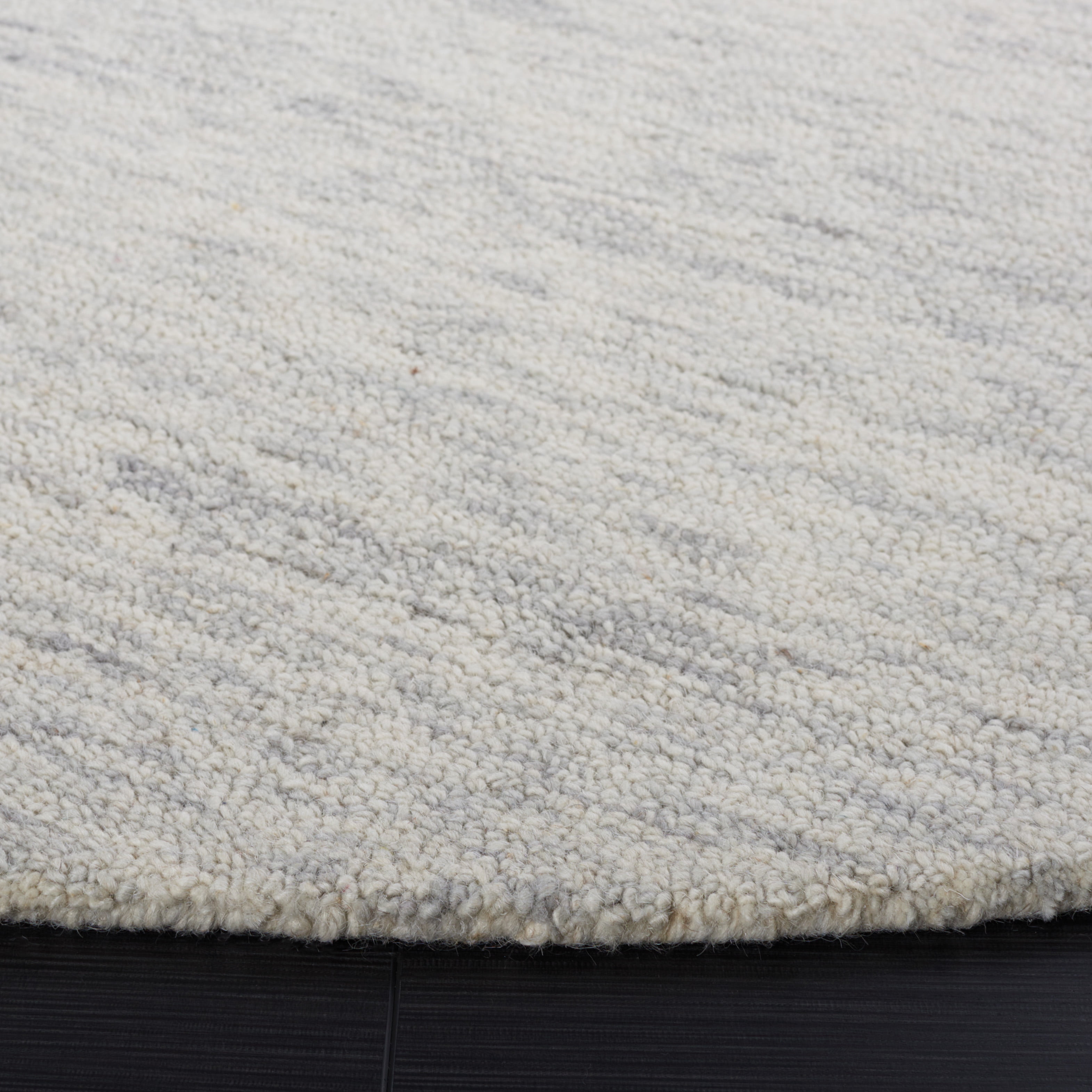 SAFAVIEH Metro Jaymes Distressed Area Rug, Ivory, 6' x 6' Round