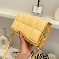 thumbnail image 4 of Bolso cuadrado pequeño de moda minimalista urbana, bolso bandolera de hombroAmarillo, 4 of 5