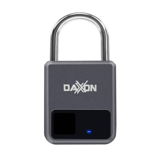 candado de seguridad inteligente daxxon con reconocimiento de huellas dactilares recargable r7. Vista frontal centrada de candado gris acero con arco metálico; cuerpo rectangular con logo Daxxon, lector de huellas en la esquina inferior izquierda y pequeño LED azul en la parte inferior. Soporta 3 administradores y hasta 20 usuarios; apertura por huella y batería recargable, indicado para equipaje, lockers, puertas y bicicletas; hasta 2000 accesos por 1–2 horas de carga.