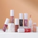 thumbnail image 2 of 4,8 ml de brillo de labios hidratante con brillo natural que mantiene los labios hidratados todo el día, añadiendo un toque especial a tu maquillaje, 2 of 2
