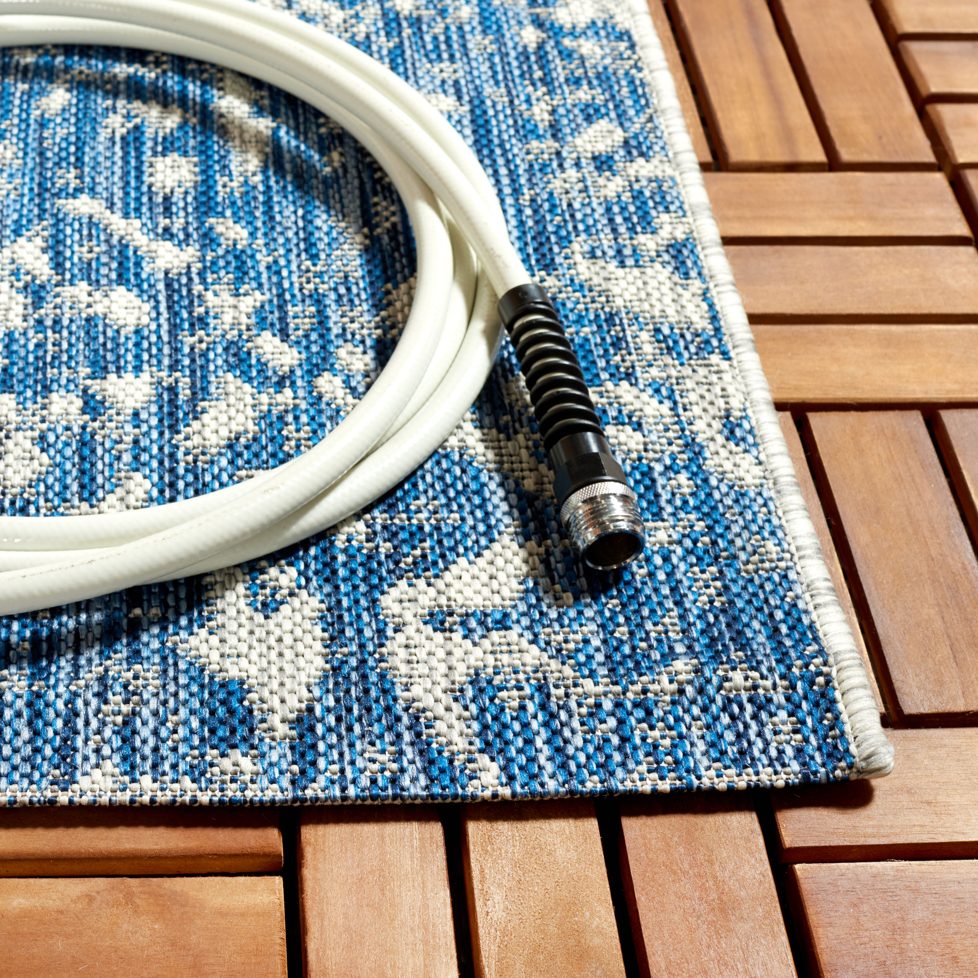 Safavieh Courtyard Taegan Floral Indoor/Outdoor Area Rug, Navy/Gray, 8' x 11'