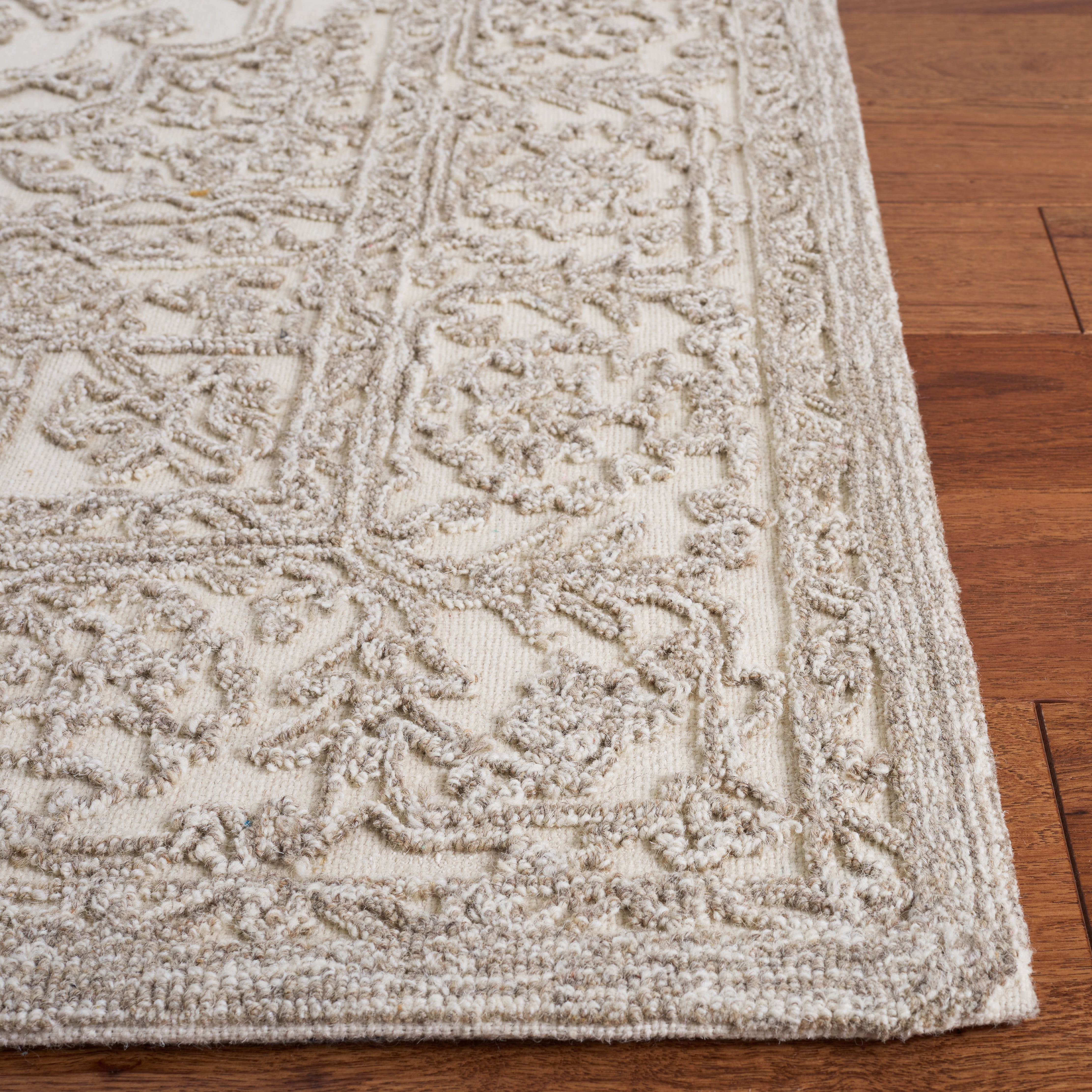 SAFAVIEH Trace Donna Floral Area Rug, Ivory/Natural, 6' x 6' Square