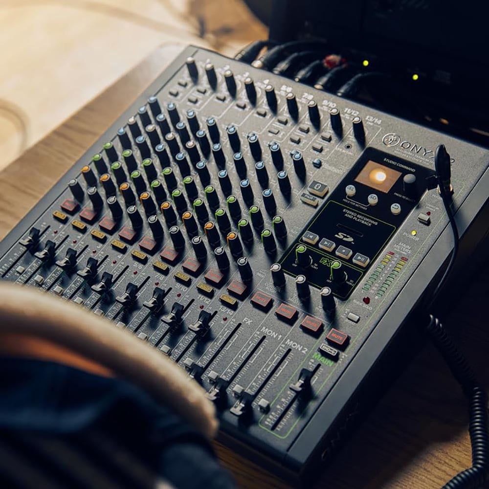 Mackie Onyx12 12-Channel Premium Analog Mixer with Multi-Track USB