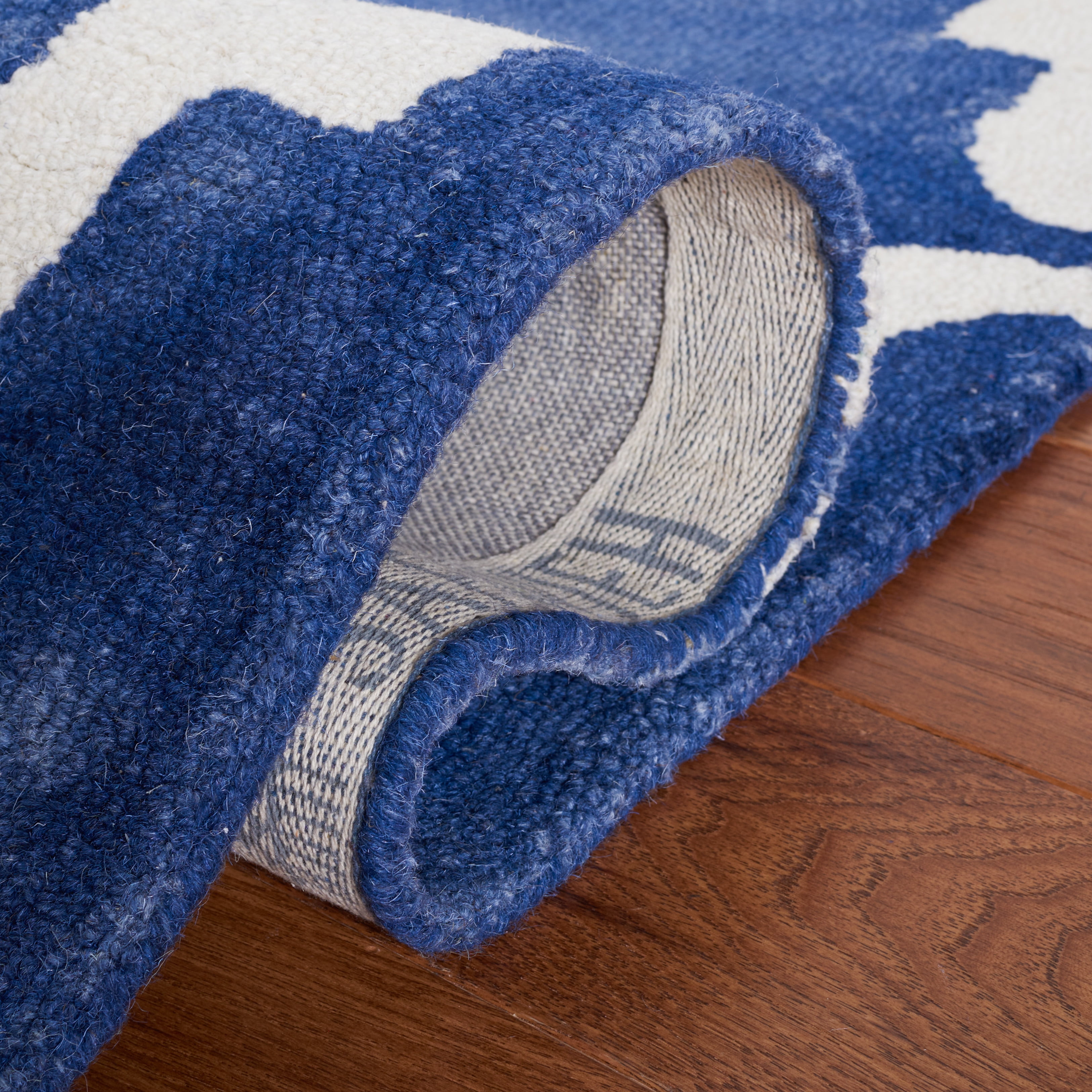 Safavieh Dip Dye Talbot Distressed Wool Area Rug, Navy/Ivory, 7' x 7' Round