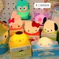 thumbnail image 5 of Lámpara de noche de silicona con diseño de Sanrio Pochacco Pom Pom Purin Cinnamoroll Kt Ugly Fish Kuromi Melody, luz de ambiente, lámpara de noche, 5 of 5