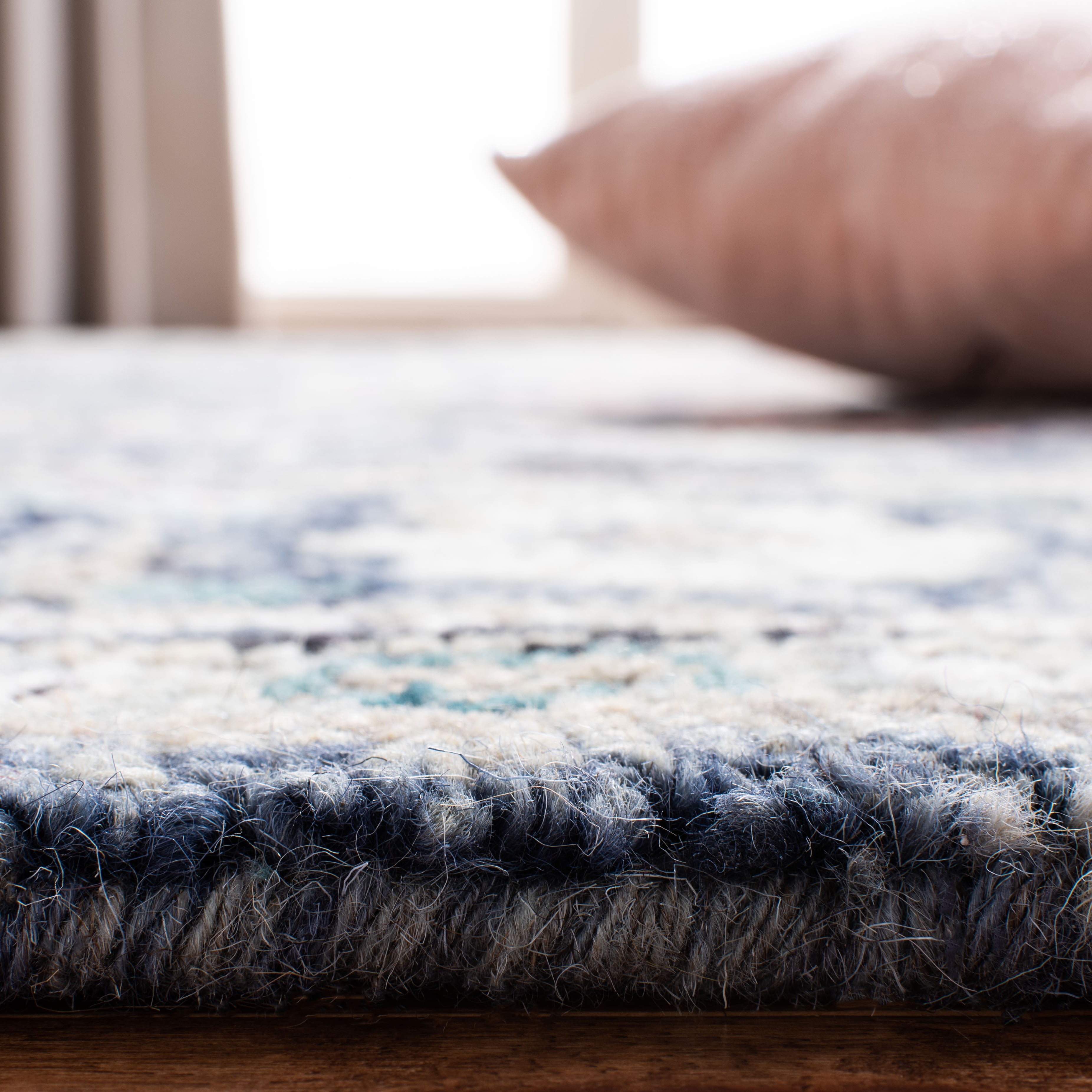 SAFAVIEH Aspen Rihanna Oriental Area Rug, Pink/Blue, 3' x 3' Square
