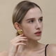 thumbnail image 5 of Decoración del hogar, decoración de habitaciones, decoración de paredes, pendientes de aro dorados para mujer, pendientes llamativos, pendientes chapados en oro, joyería de moda, el colgante, 5 of 6