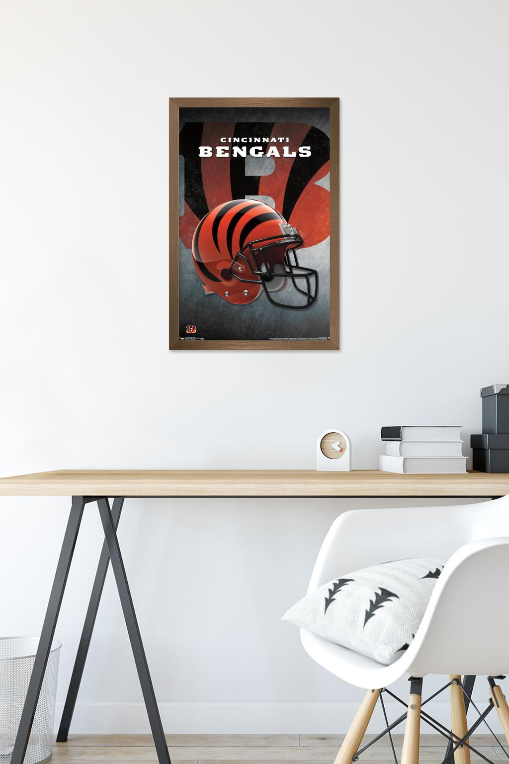 NFL Cincinnati Bengals - Helmet 16 Wall Poster with Wooden Magnetic Frame,  22.375 x 34