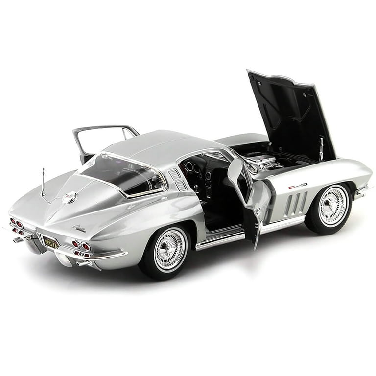 Maisto Die Cast 1:18 Scale 1965 Chevrolet Corvette (Colors May Vary)