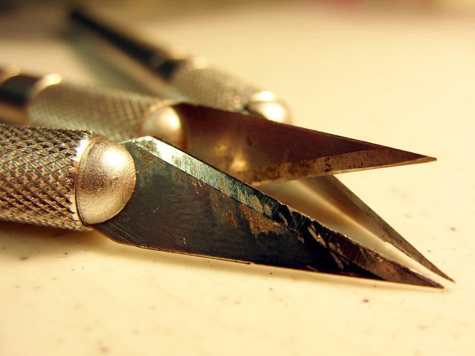 how sharp is a scalpel