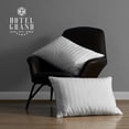 thumbnail image 4 of Almohadas de plumas y plumón blancas Hotel Grand 500 hilos, paquete de 2, 4 of 8