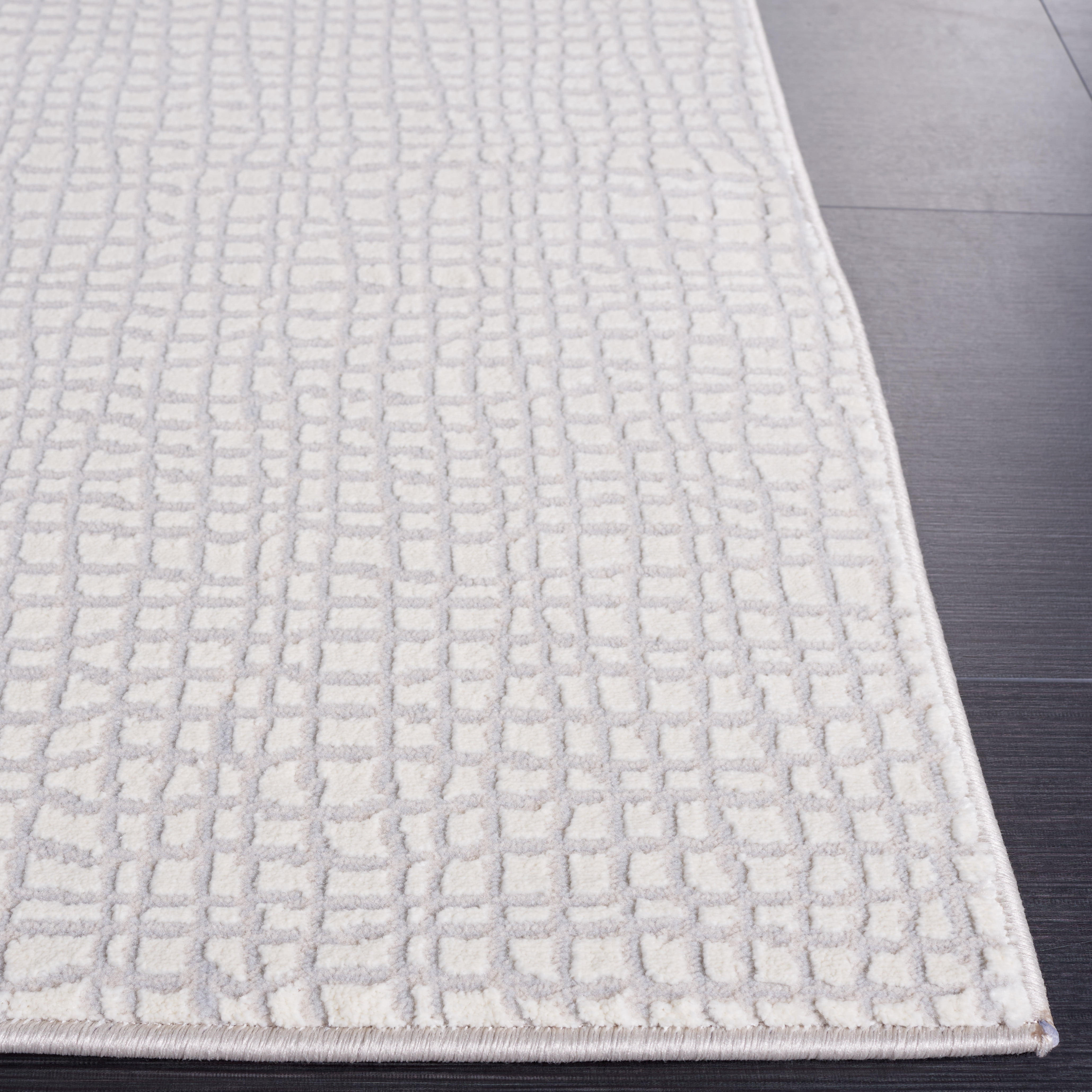SAFAVIEH Continental Alondra Distressed Area Rug, Ivory/Gray, 6'7" x 6'7" Square