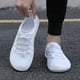 thumbnail image 3 of Zapatillas de deporte descalzas para mujeres y hombres, cómodas zapatillas para correr, zapatos casuales con caída cero, 3 of 9