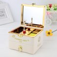 thumbnail image 2 of Caja de música elegante en forma de corazón con figura de bailarina, 2 of 2