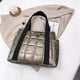 thumbnail image 2 of Bolsa de hombro grande con entramado acolchado Retro para mujer, de compras de nailon de Color sólido Ehuebsd Para Estrenar, 2 of 9