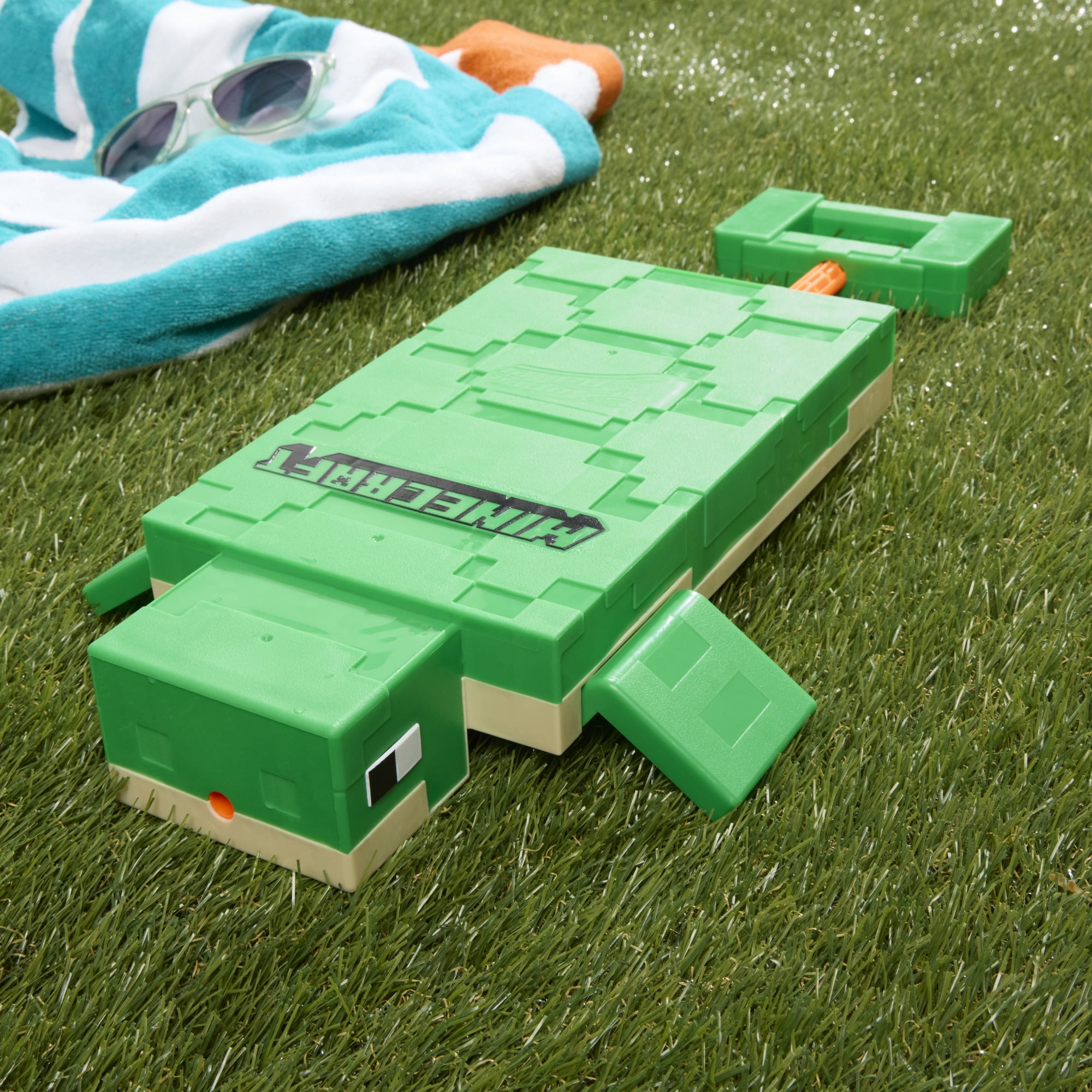 Nerf Super Soaker Minecraft Turtle Water Blaster, Outdoor Water Toys, Ages 6+