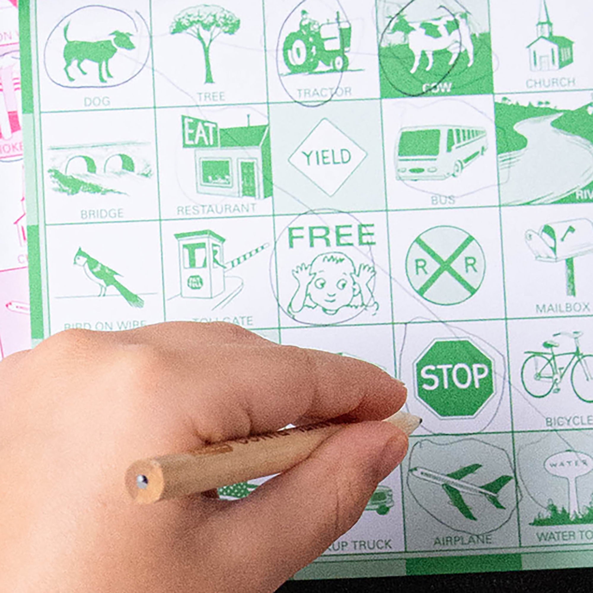 eeBoo Travel Bingo For Kids, Car Game With 4 Pads & Pencils, Ages 4+ - Reinforces Observation & Recognition Skills, Builds Focus & Grows Awareness