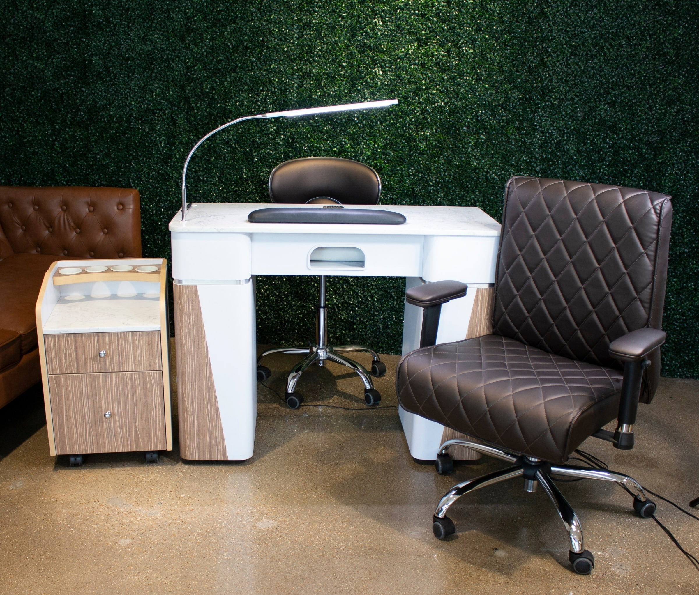 DELIA Stylish Comfortable Office Desk Chair, Customer Rolling Seat, Diamond Stitched, Adjustable Height Perfect for Office, Conference Room, Reception, Waiting Area, Coffee