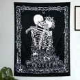 thumbnail image 2 of Tapiz de calavera para colgar en la pared de amantes besándose, tapiz de esqueleto humano en blanco y negro con decoración de corona de rosas, arte de pared para dormitorio, 2 of 5
