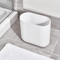 thumbnail image 4 of Botes de basura iDesign Cade ovalados de plástico para baño, paquete de 2, blancos, 4 of 5