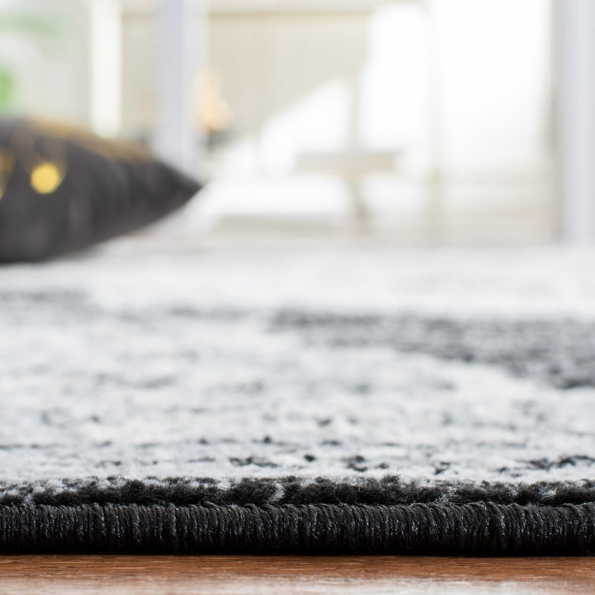 SAFAVIEH Brentwood Dimitri Floral Bordered Area Rug, 5'3" x 7'6", Black/Grey