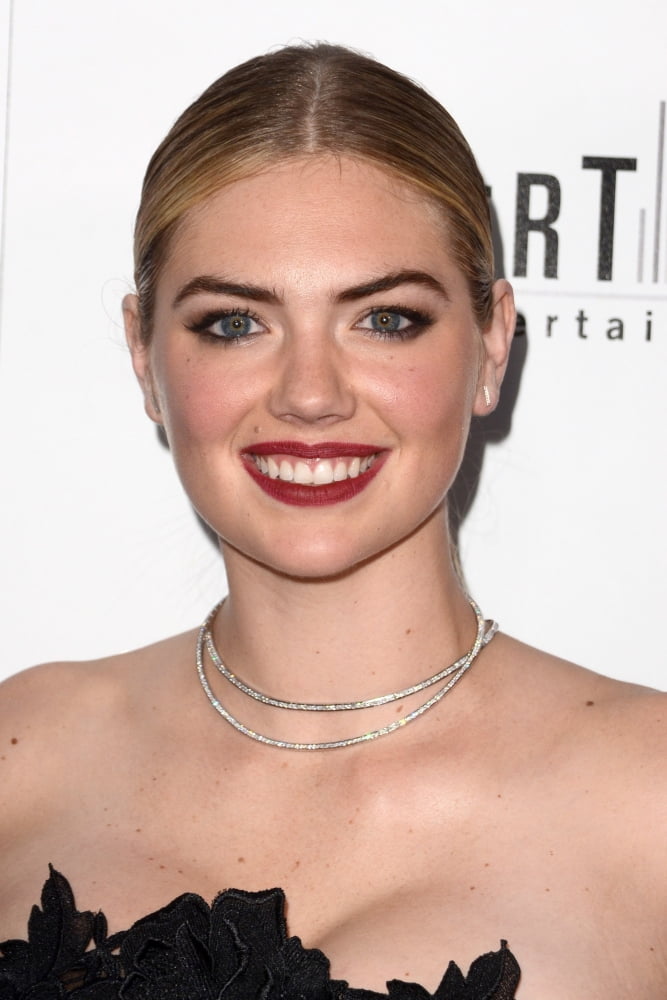 Kate Upton At Arrivals For The Layover Premiere, Arclight Theater, Los
