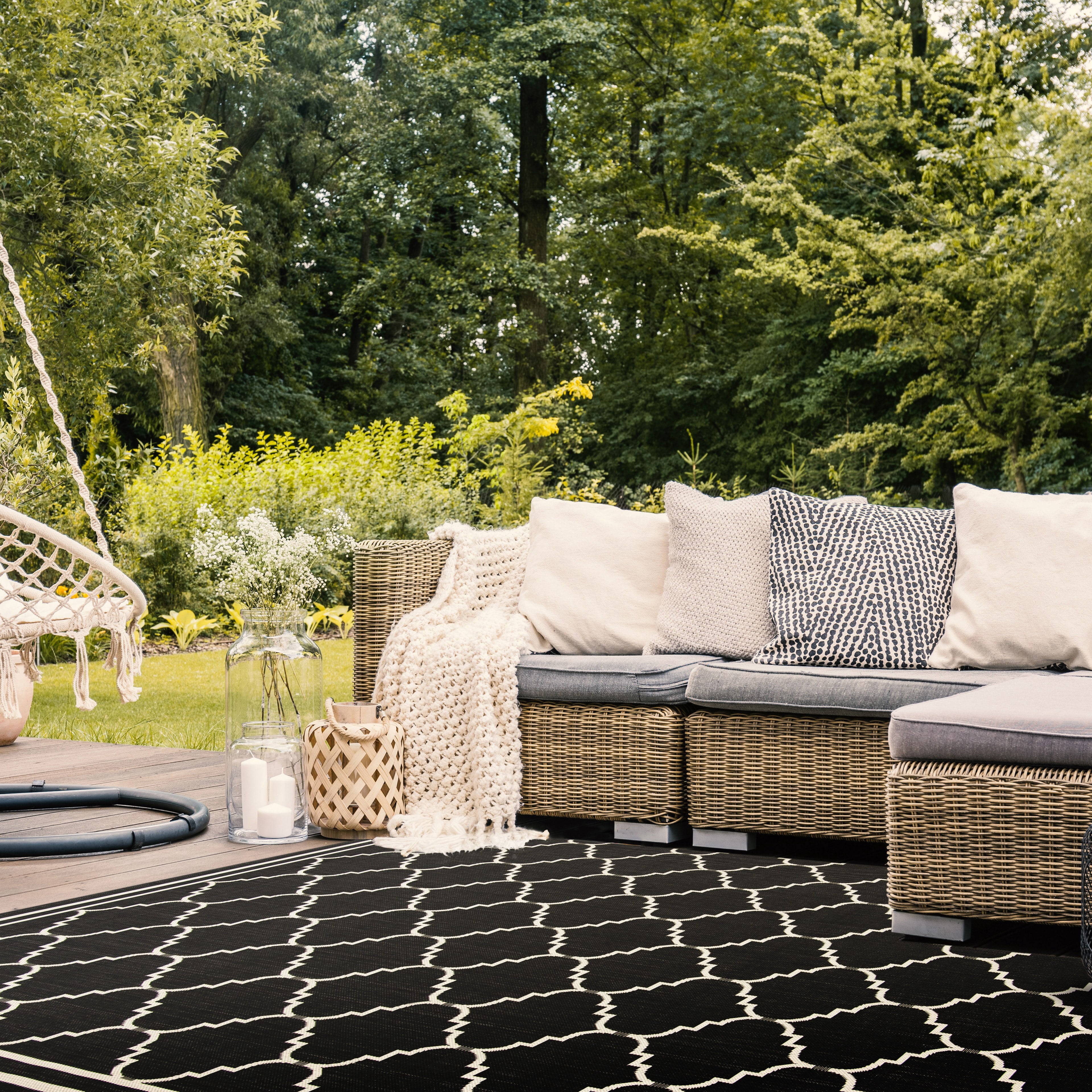 Safavieh Courtyard Amy Geometric Indoor/Outdoor Area Rug, Black/Creme, 9' x 12'
