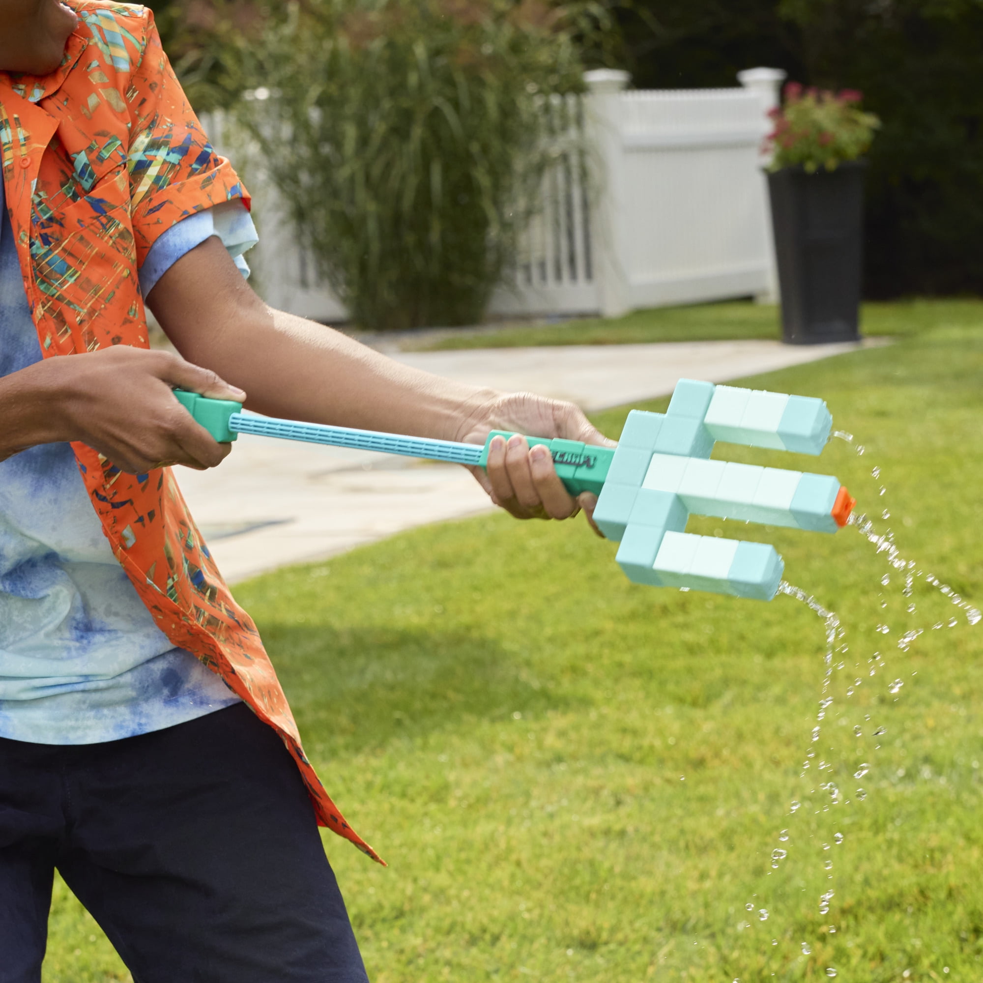 Nerf Super Soaker Minecraft Trident Water Blaster, Pull Back Plunger Handle, Outdoor Water Toys