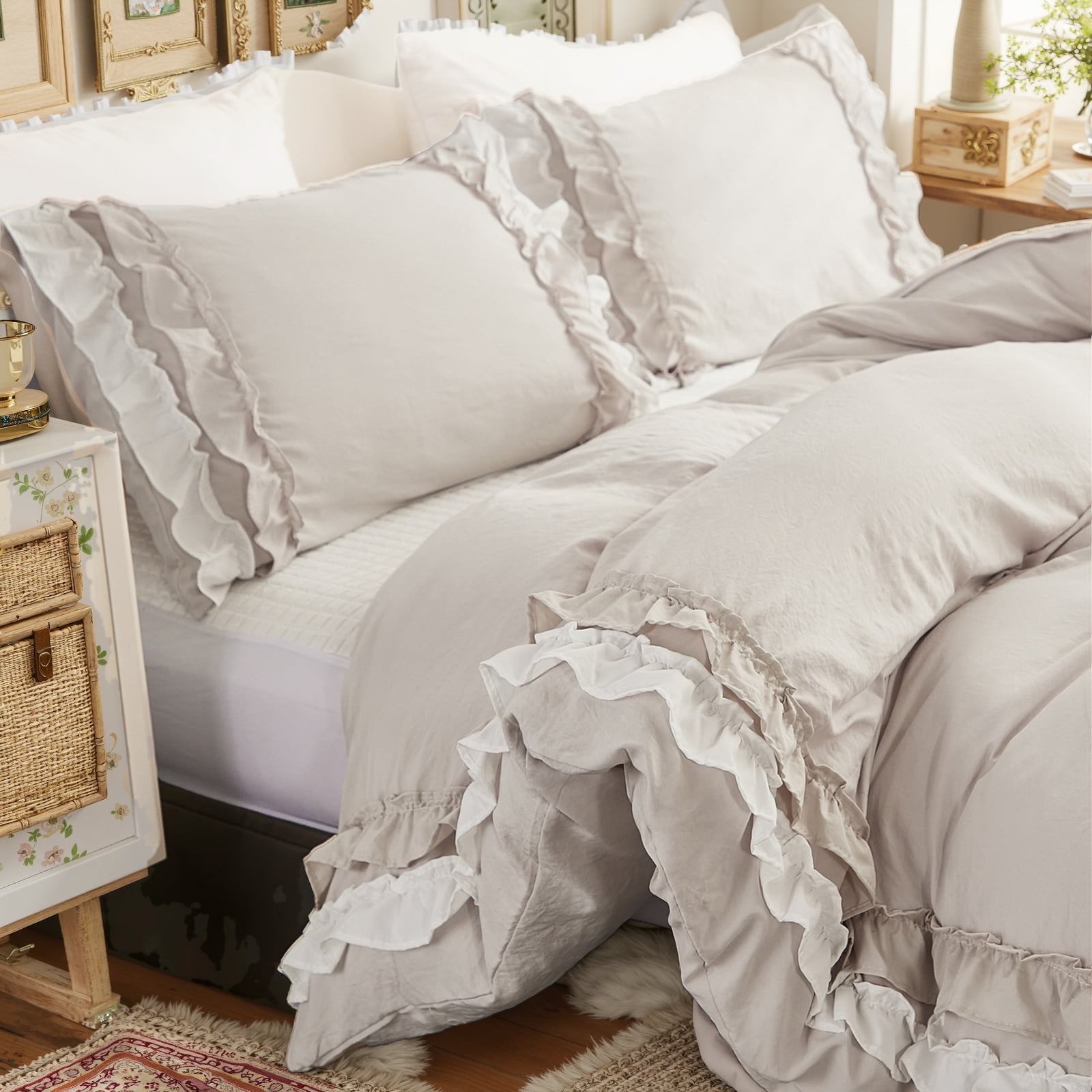 Boho Ruffled Comforter Set Super Soft Cozy Bedding Set with Pillowcases Elegant Chic Bedroom Decor Rustic Farmhouse Quilt Comforter 3 Pcs Set