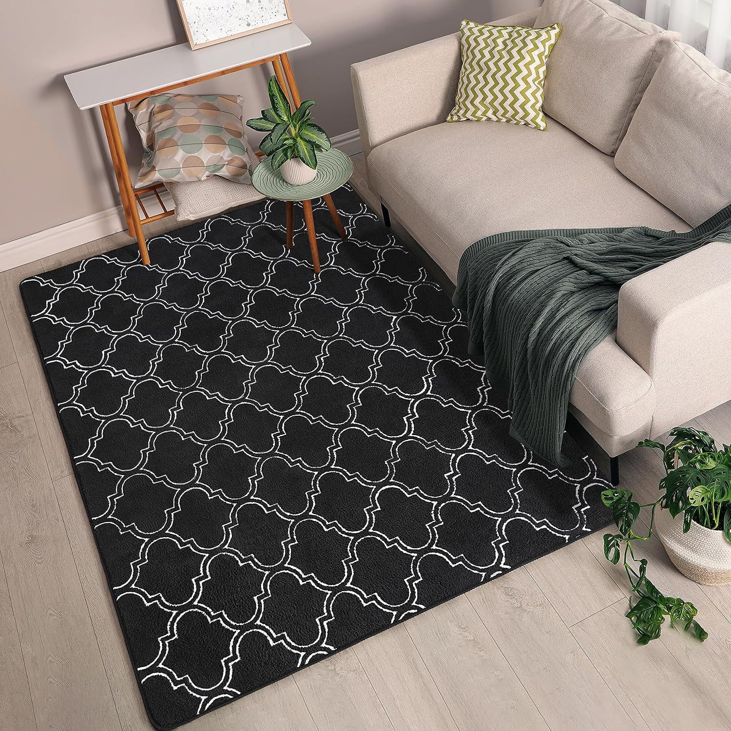 Junovo 4'x6'Modern Geometric Area Rug for Bedroom and Living Room, Fluffy Indoor Carpet for Family Room Decor,Black