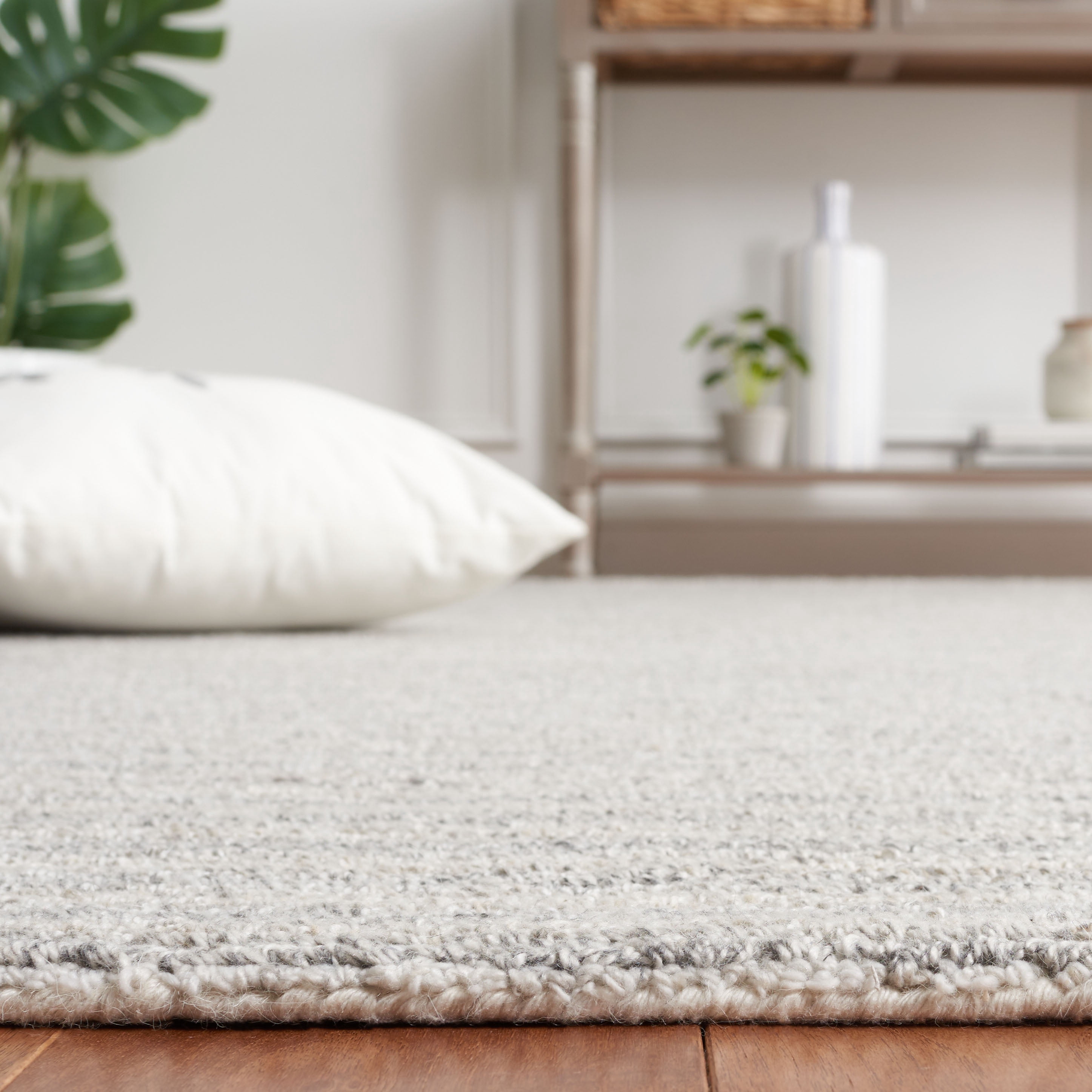 SAFAVIEH Ebony Adrian Striped Area Rug, Silver/Grey, 4' x 6'
