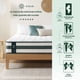 thumbnail image 4 of Zinus Comfort Colchón en Caja Individual con 3 capas de Memory Foam y Resortes Independientes, 30 cm de Altura Total, Aislamiento de Movimiento, Firmeza Media y Transpirable. Certificación CertiPur, 4 of 9