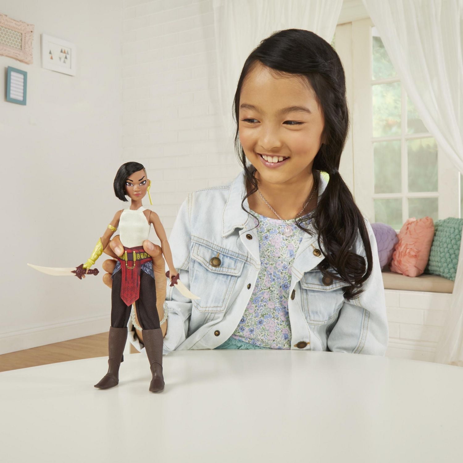 Disney, Raya and the Last Dragon, poupée Namaari avec vêtements et accessoires, jouet pour enfants, à partir de 3 ans