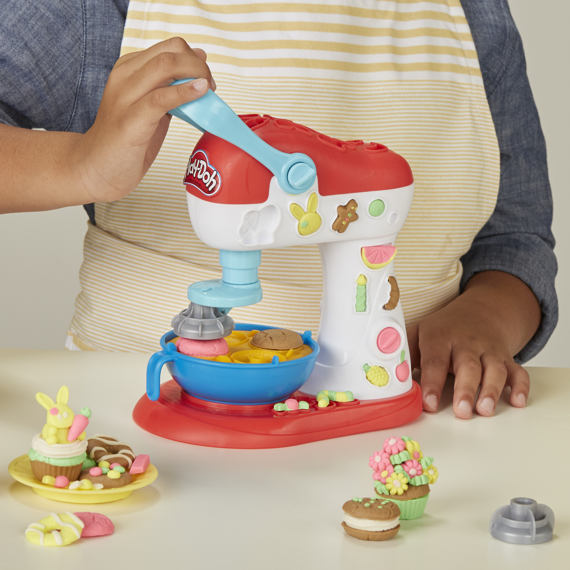 Play-Doh Kitchen Creations Spinning Treats Mixer Food Set with 5 Cans - image 5 of 16