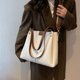 thumbnail image 4 of Nueva moda Otoño e invierno bolso de mensajero de banda ancha bolso de mano portátil de un solo hombro de cuero de PU, negro, 4 of 5
