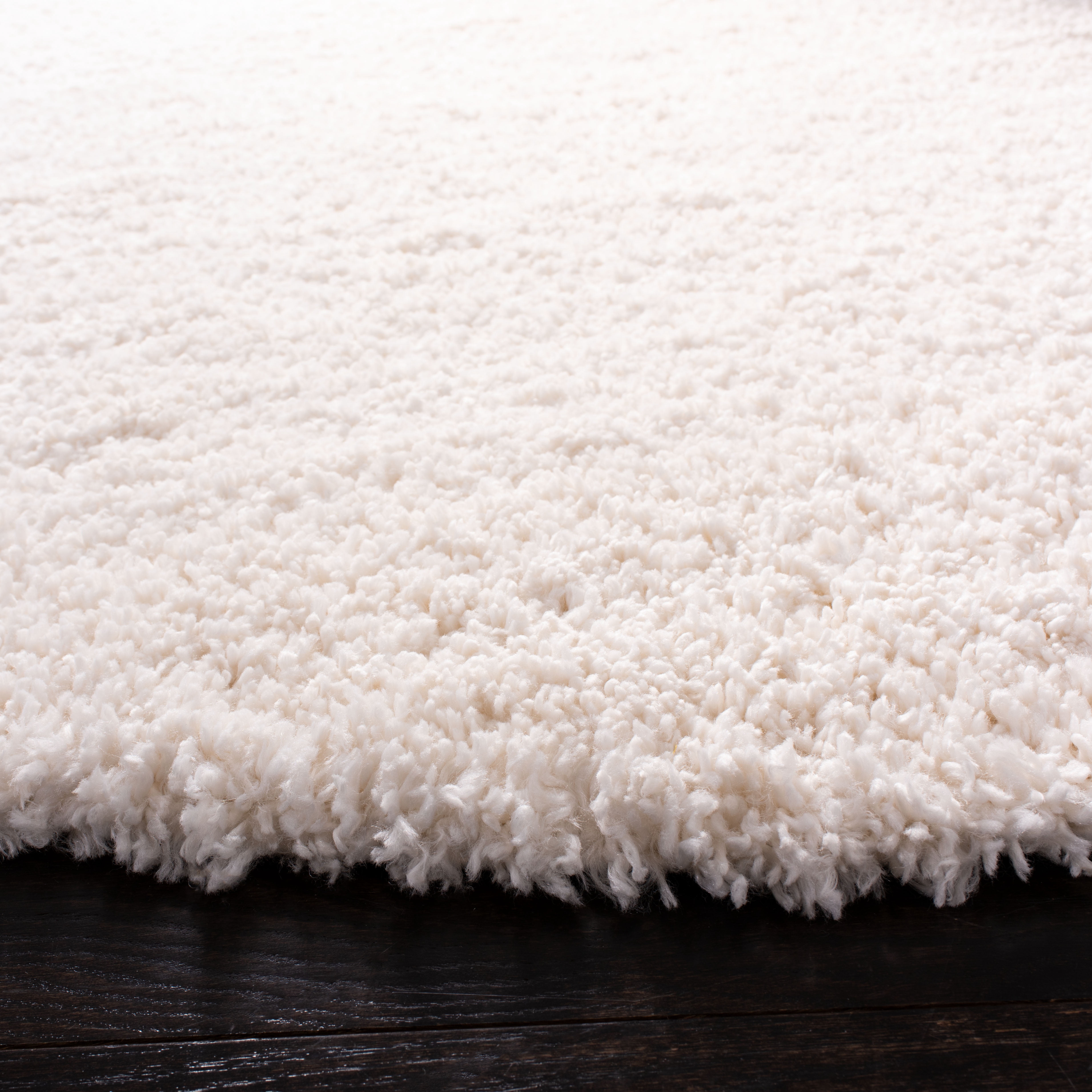 Safavieh Fontana Jamie Solid Shag Area Rug, Ivory, 3' x 3' Round